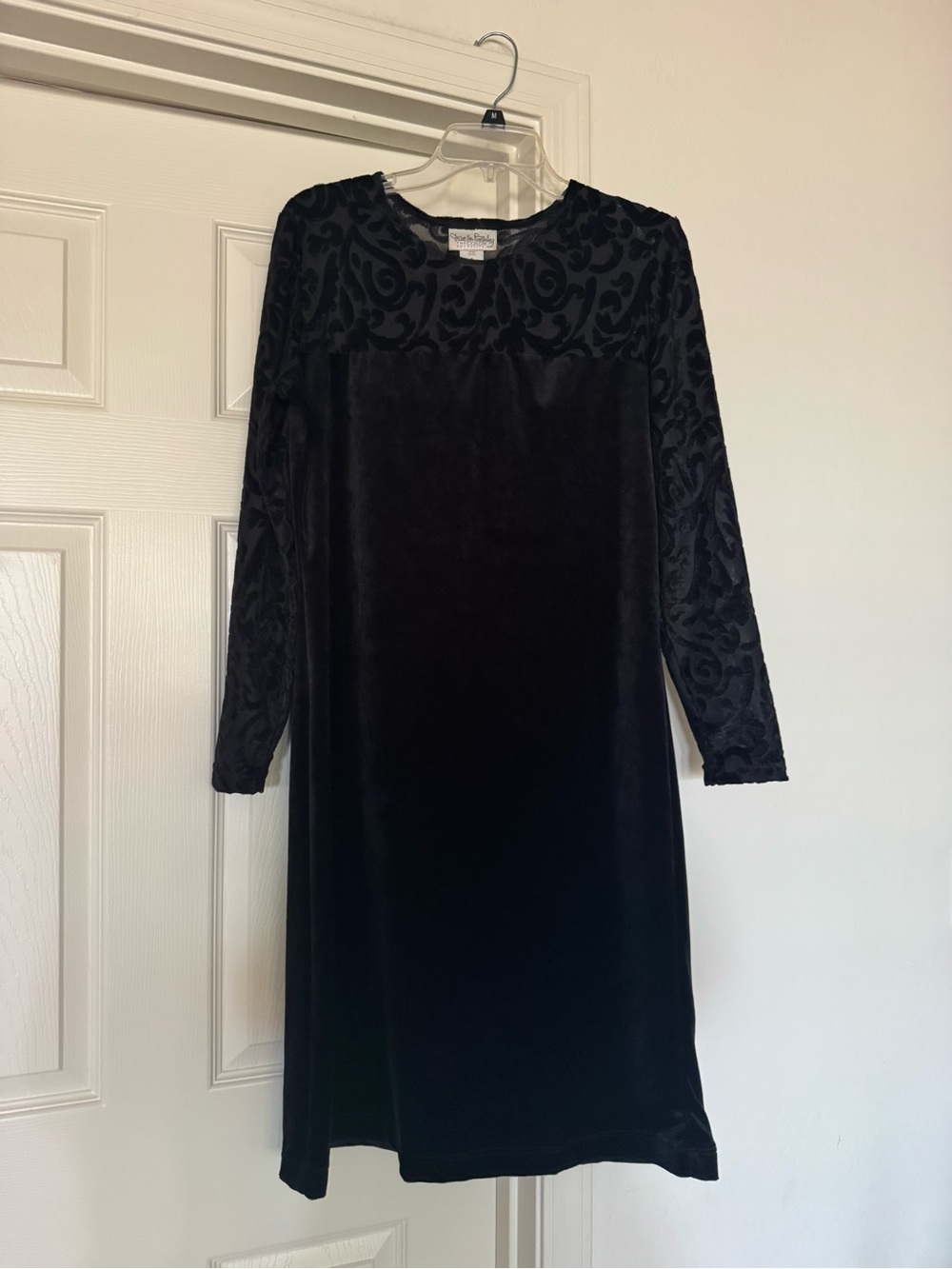 Diane Von Furstenberg Black Velvet Long Maxi Dress Long Sleeve Sz Medium USA